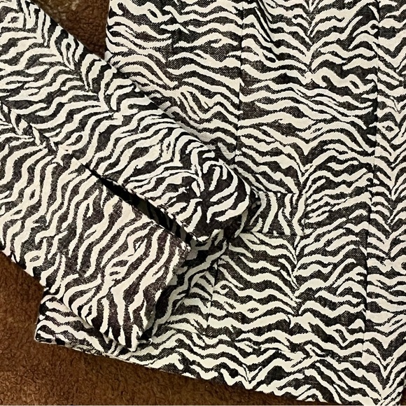 Dana Buchman Zebra Print Cropped Blazer Sz 10 - Picture 12 of 13